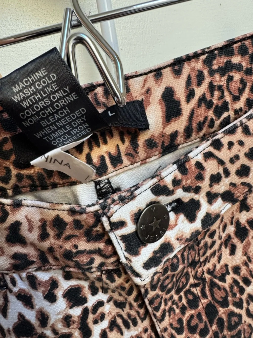 Y Jessi New York Leopard Animal Print Tan Black White Pant Legging size jr Large